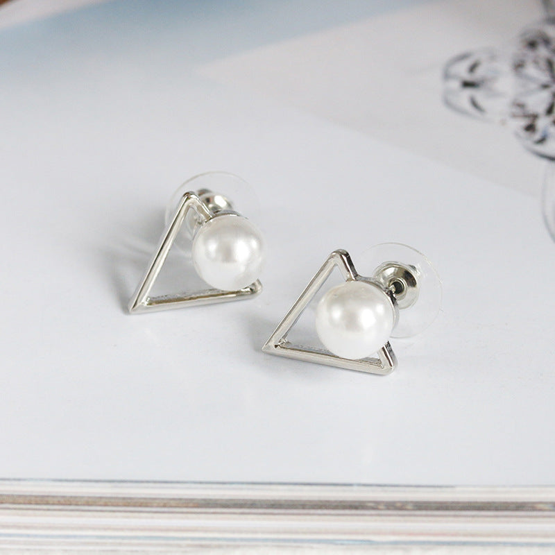 Fashionable Geometric Triangle Pearl Stud Earrings